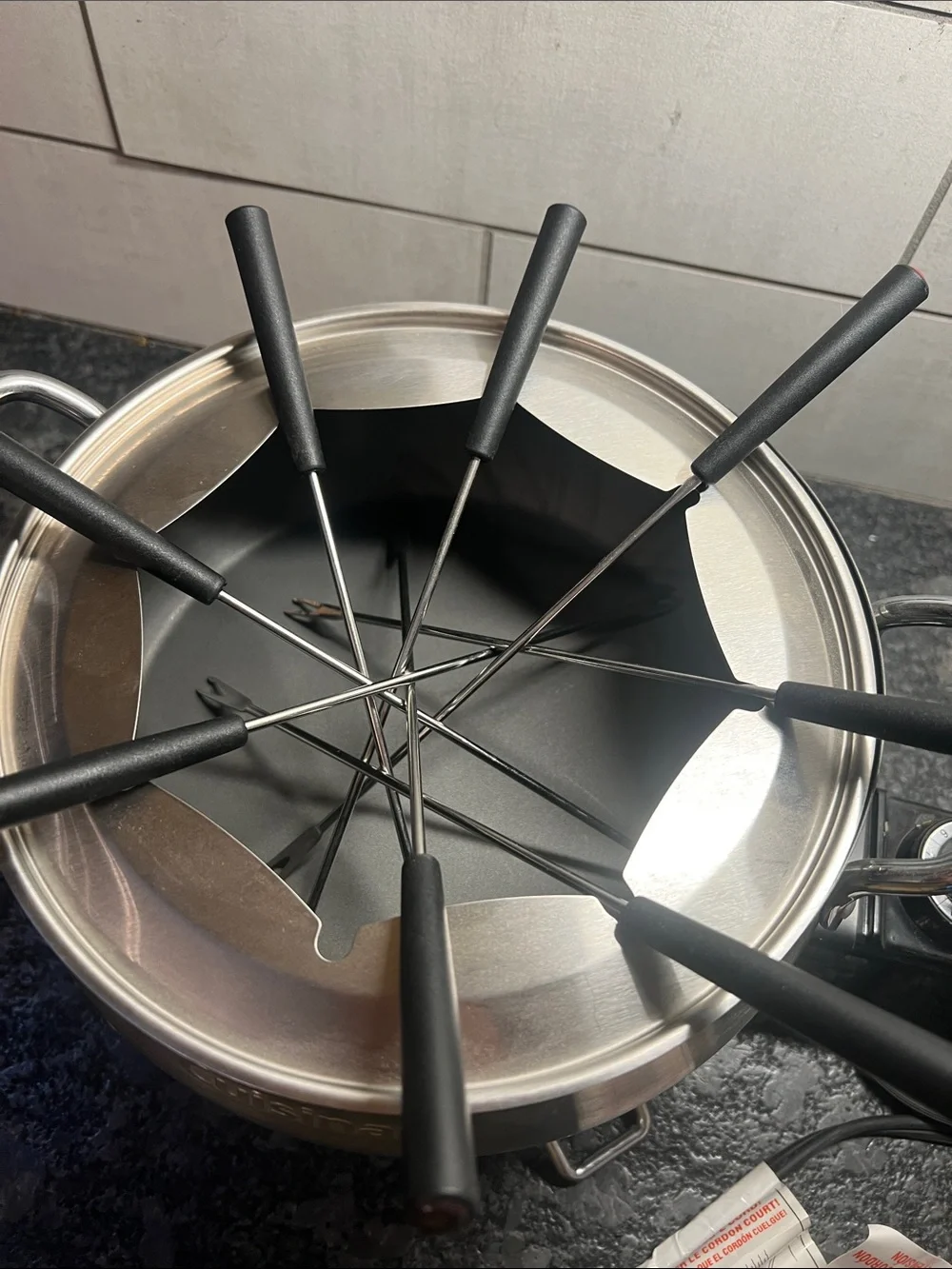 Cuisinart Stainless Steel Electric Fondue Pot with Forks. Exc condition